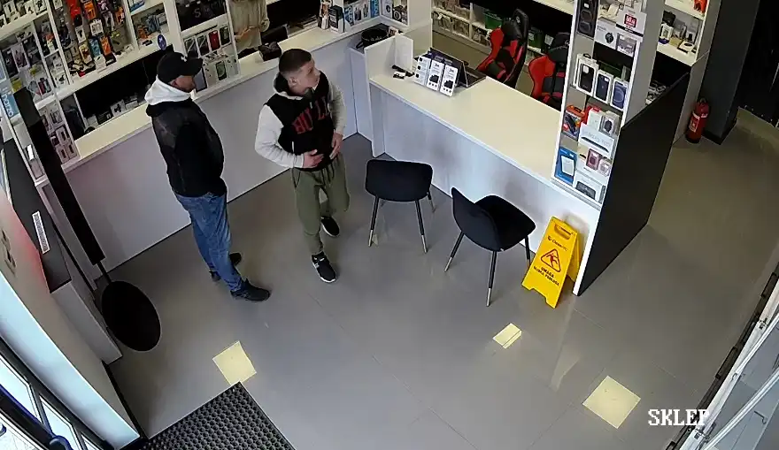 Limanowa: Policja poszukuje sprawców kradzieży telefonów komórkowych oraz laptopów