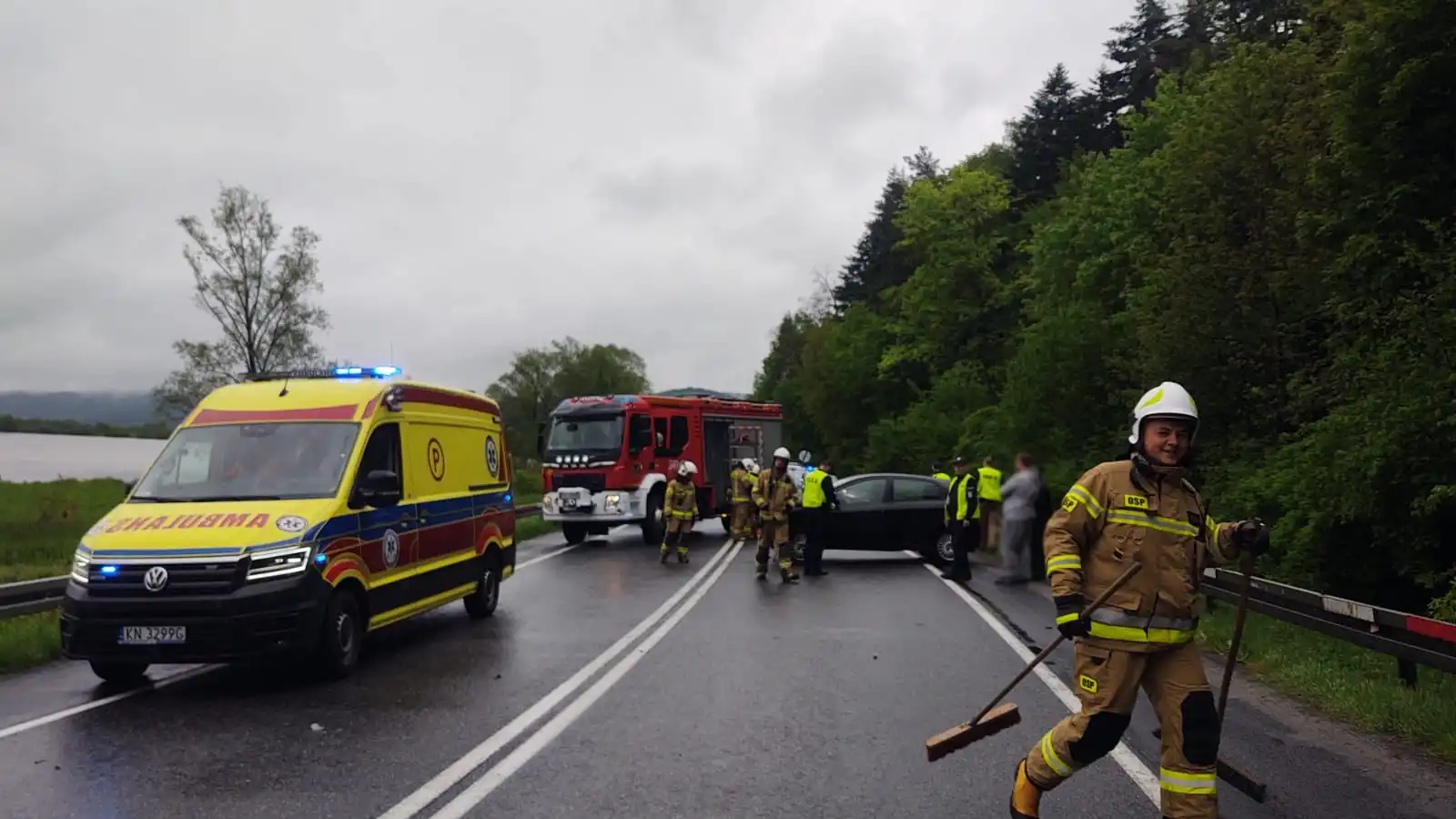 Wypadek w Witowicach Górnych. Zderzyły się dwa auta osobowe. Jedna osoba trafiła do szpitala