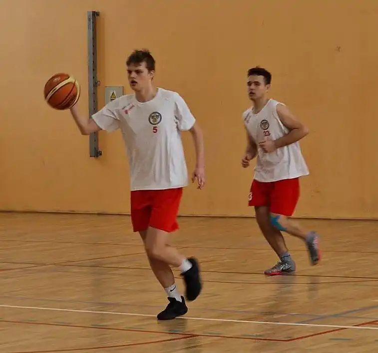 Reprezentanci grybowskiego liceum najlepsi w koszykówce