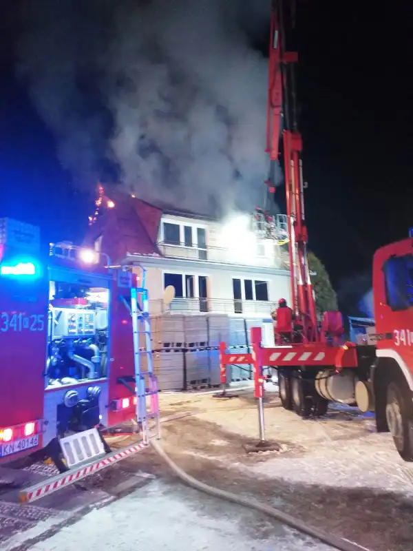 Pożar budynku mieszkalnego w Naściszowej. Z ogniem walczyło 7 zastępów straży