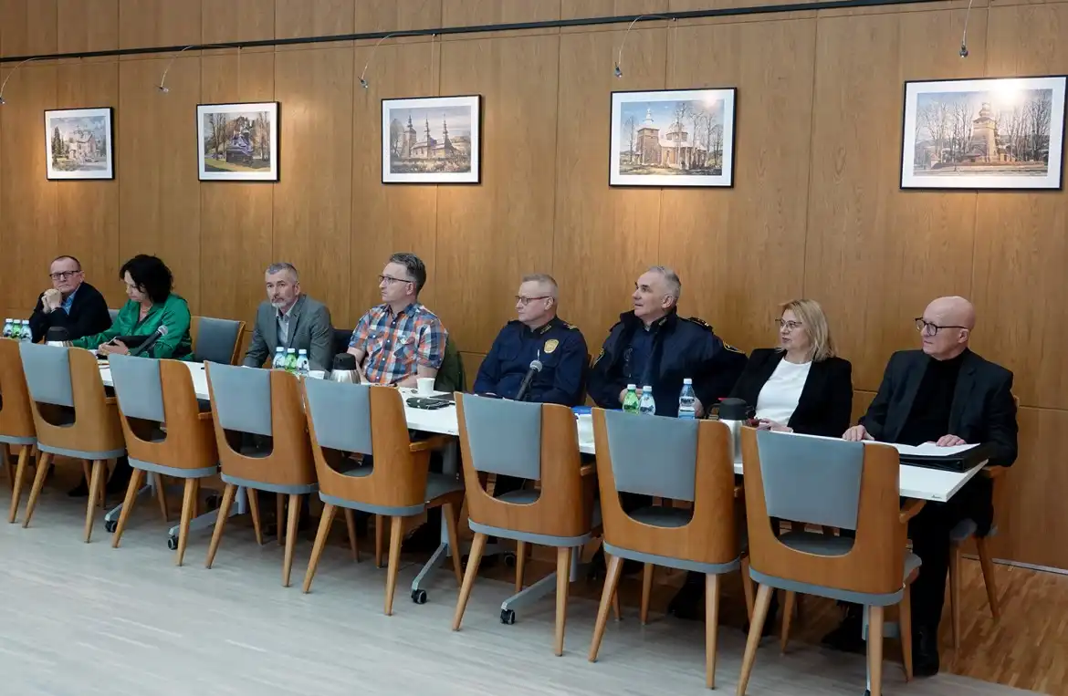 W Starostwie Powiatowym dyskutowano o bezpieczeństwie dzieci i młodzieży