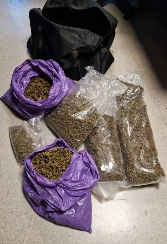 Sądeccy policjanci rozbili narkotykowy gang. 8 kg nielegalnych substancji zabezpieczonych