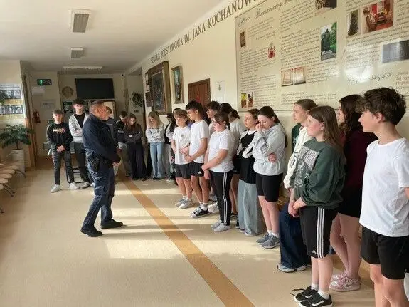 „Powiedz NIE uzależnieniom”. Spotkanie z dzielnicowym w Świdniku