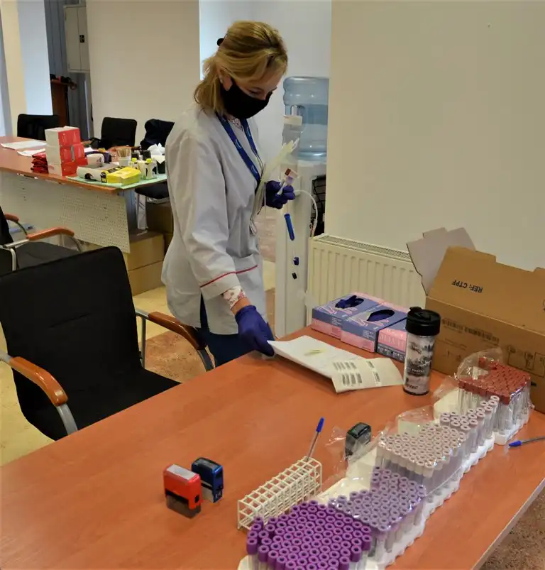 W ramach akcji „Nasza krew – Nasza Ojczyzna” w sądeckiej komendzie zebrano ponad 12 litrów krwi