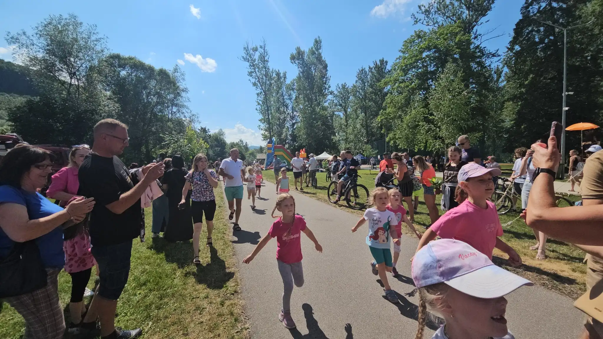 Wakacje rozpoczęte z przytupem. Piknik nad Dunajcem w Łącku pełen atrakcji