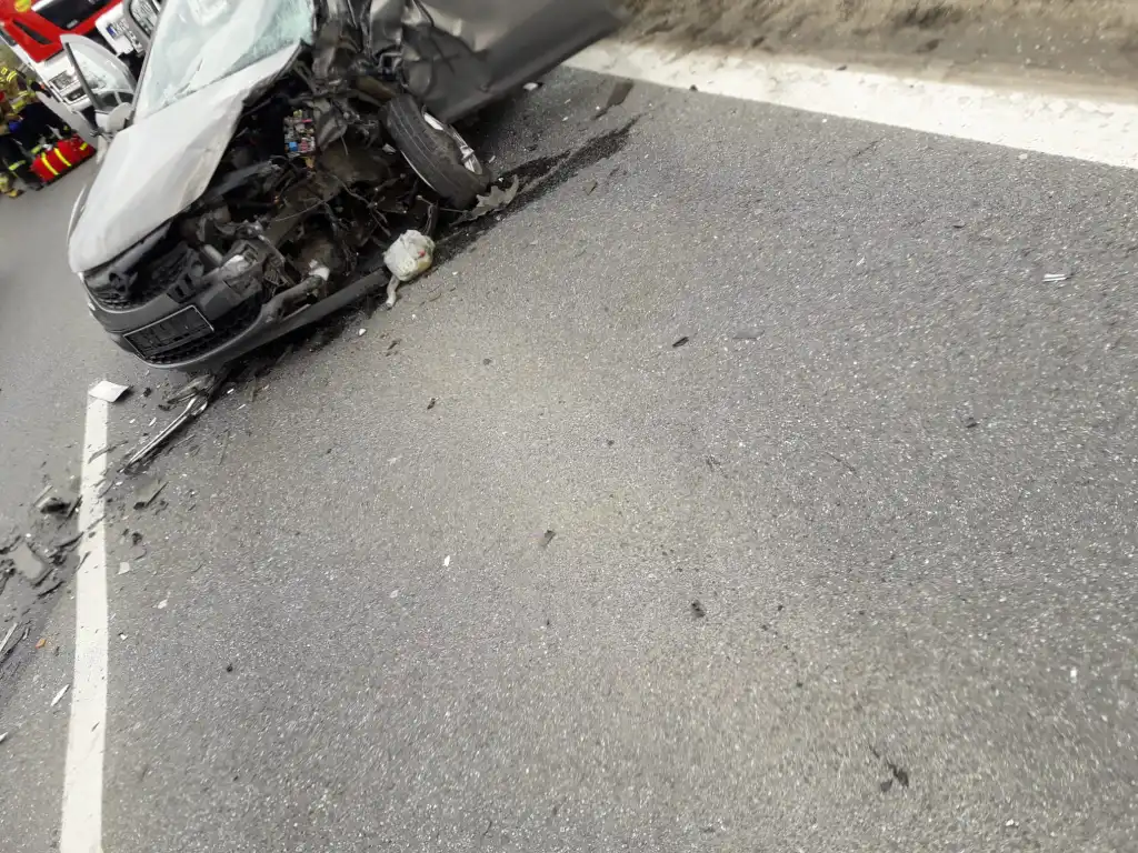 Wypadek na ul. Jana Pawła II w Starym Sączu. Trzy osoby trafiły do szpitala