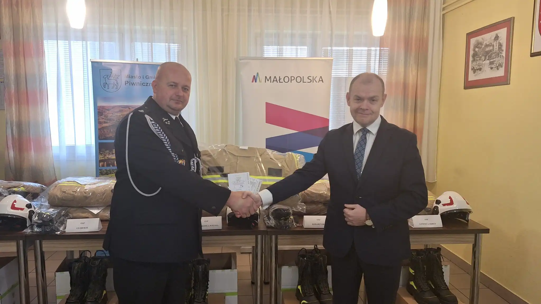 Gmina Piwniczna Zdrój z nowym wsparciem dla strażaków. Dofinansowanie na ubiór specjalny dla OSP