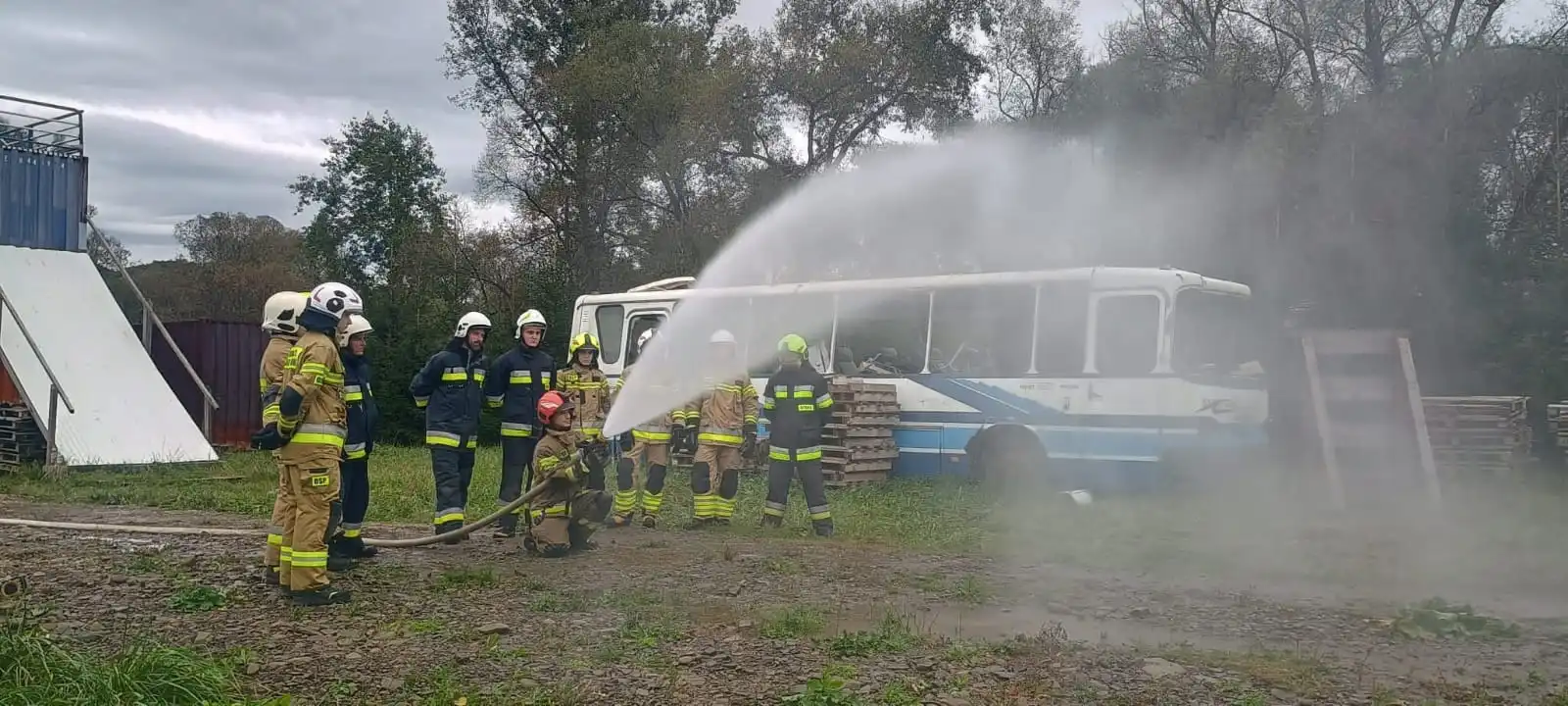 Z komory ogniowej na tor przeszkód. Kursanci OSP w akcji!