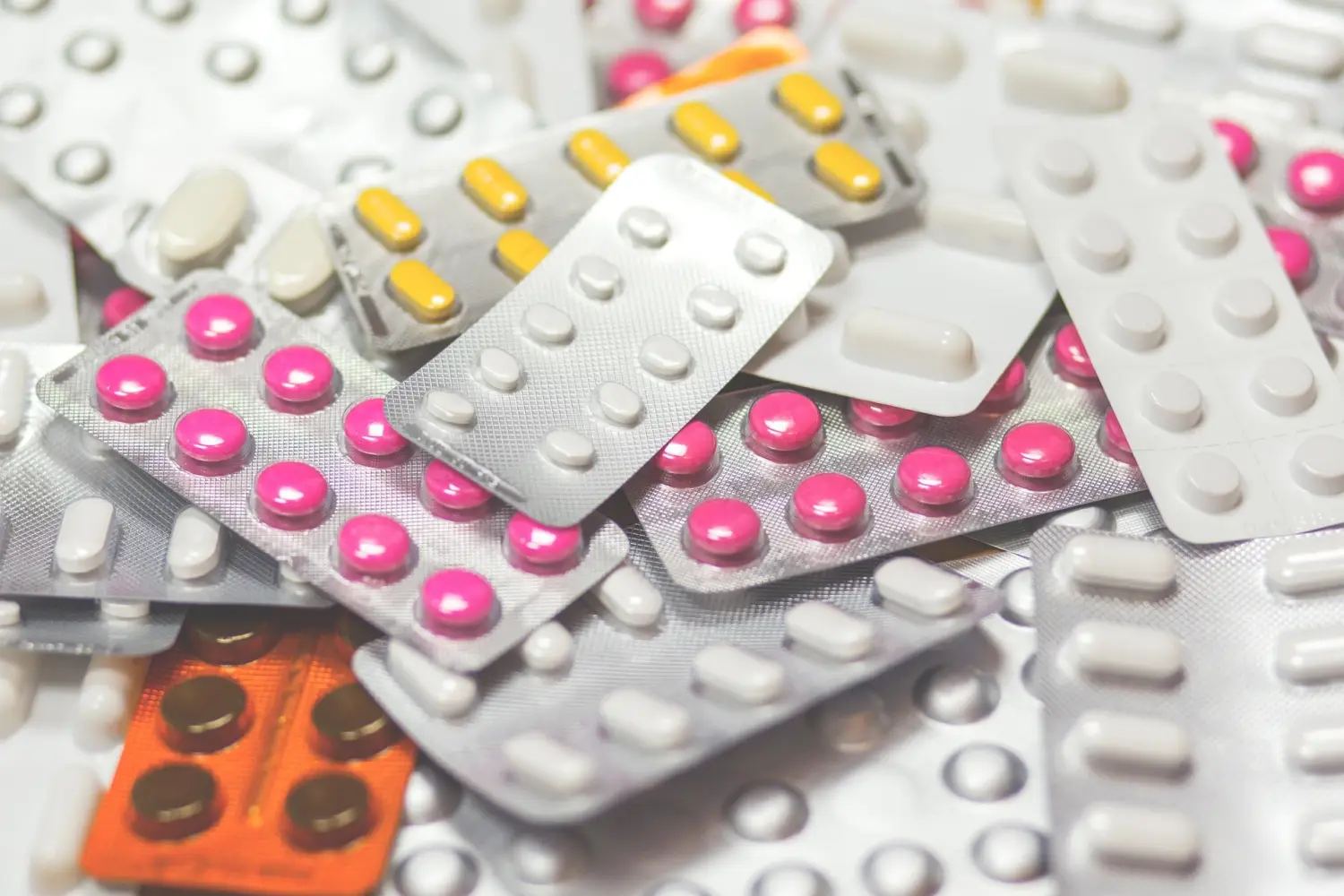 Ponad 900 mln zł kar dla hurtowni farmaceutycznych. UOKiK: pacjenci płacili więcej za leki