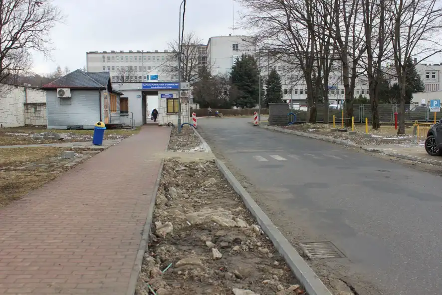 Trwa modernizacja parkingu oraz drogi dojazdowej do limanowskiego Szpitala