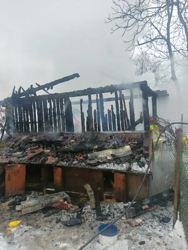 Pożar w Rdziostowie. Spłonął drewniany budynek gospodarczy