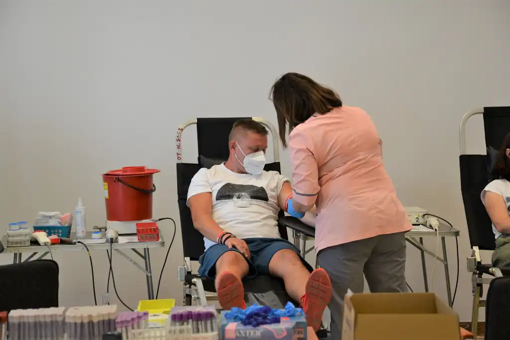 Akcja „103 litry krwi na 103. rocznicę powstania Policji” trwa nadal. 22 czerwca w Nowym Sączu zebrano ponad 8 litrów krwi