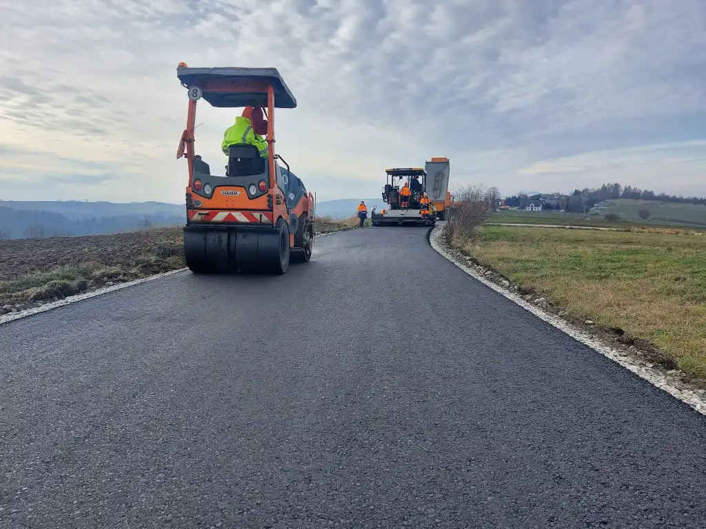 Gmina Korzenna: Miliony na drogowe inwestycje w kończącym się roku