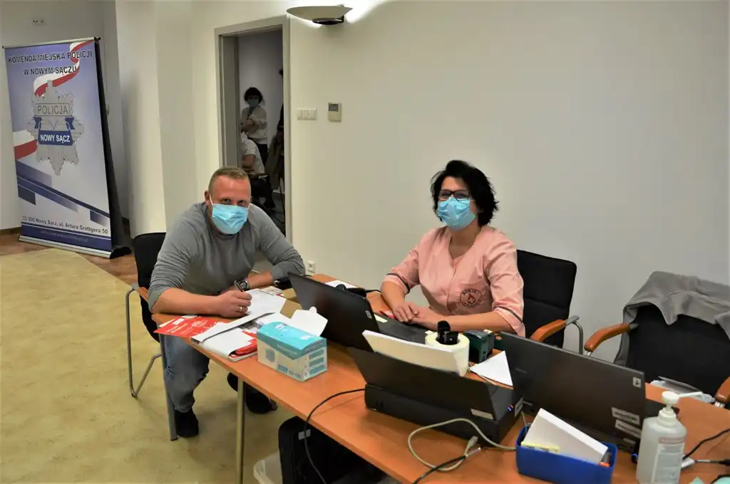 W ramach akcji „Nasza krew – Nasza Ojczyzna” w sądeckiej komendzie zebrano ponad 12 litrów krwi