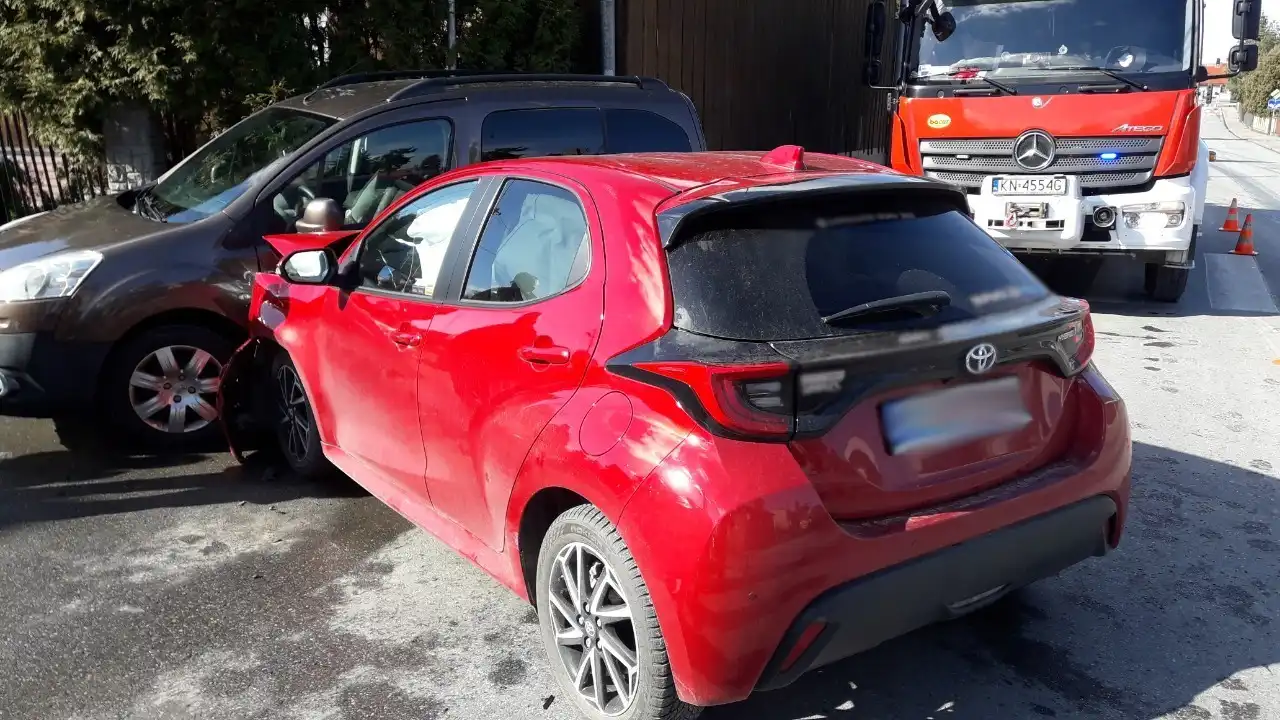 Nowy Sącz: wypadek na ul. Paderewskiego. Dwie osoby w szpitalu