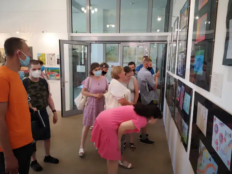 Międzynarodowa wystawa prac inspirowanych twórczością Nikifora i Violi Berki w Miasteczku Galicyjskim