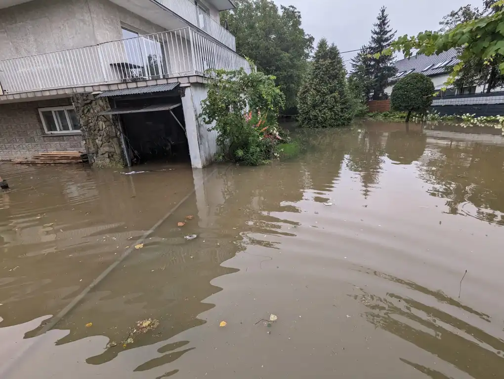 Sądecczyzna: Sobotnie intensywne opady deszczu przysporzyły pracy strażakom. Podjęli ponad 50 interwencji