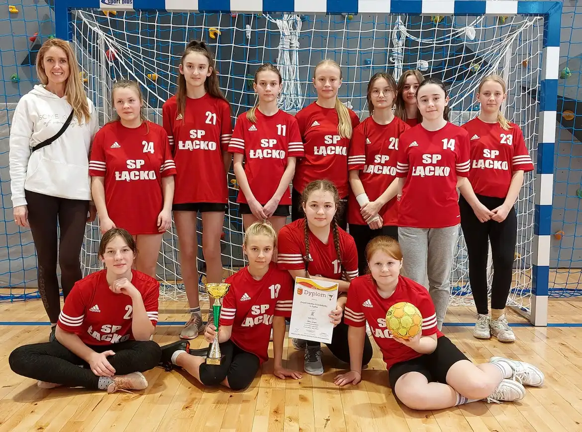 Uczennice ze Szkoły Podstawowej w Trzetrzewinie najlepsze w szczypiorniaka