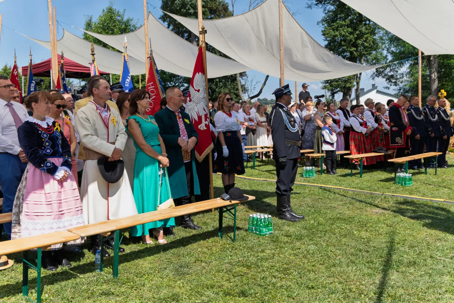 Dożynki w Korzennej mimo upału przyciągnęły tłumy. Wójt poprowadził banderię konną