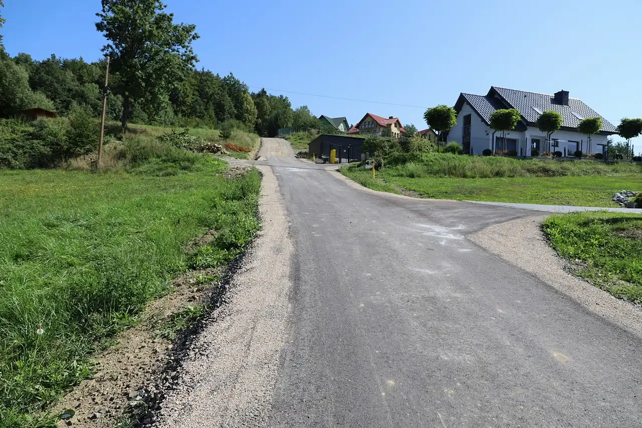 Gmina Limanowa: dobiegła końca modernizacja dwóch dróg dojazdowych do gruntów rolnych