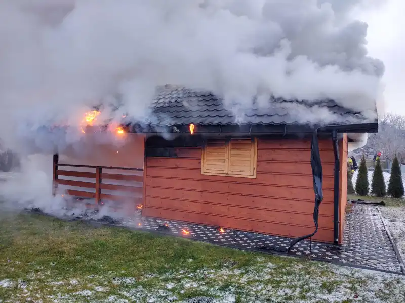Nowy Sącz ul. Ogrodowa: płonął domek letniskowy
