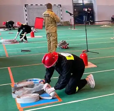 IX Powiatowe Zawody Sportowo-Pożarnicze w Brzeznej. Wzięły w nich udział 93 drużyny