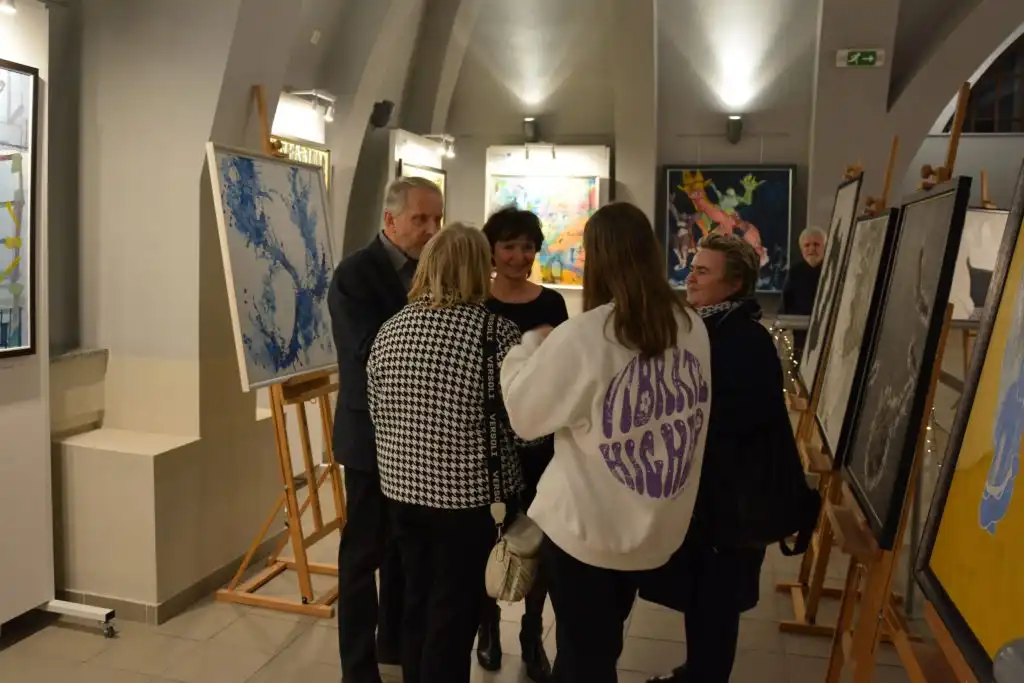 Ze Starego Sącza do Karpacza. Wystawa malarstwa współczesnego “ZNOWU/AGAIN Retrospekcja 1.0”