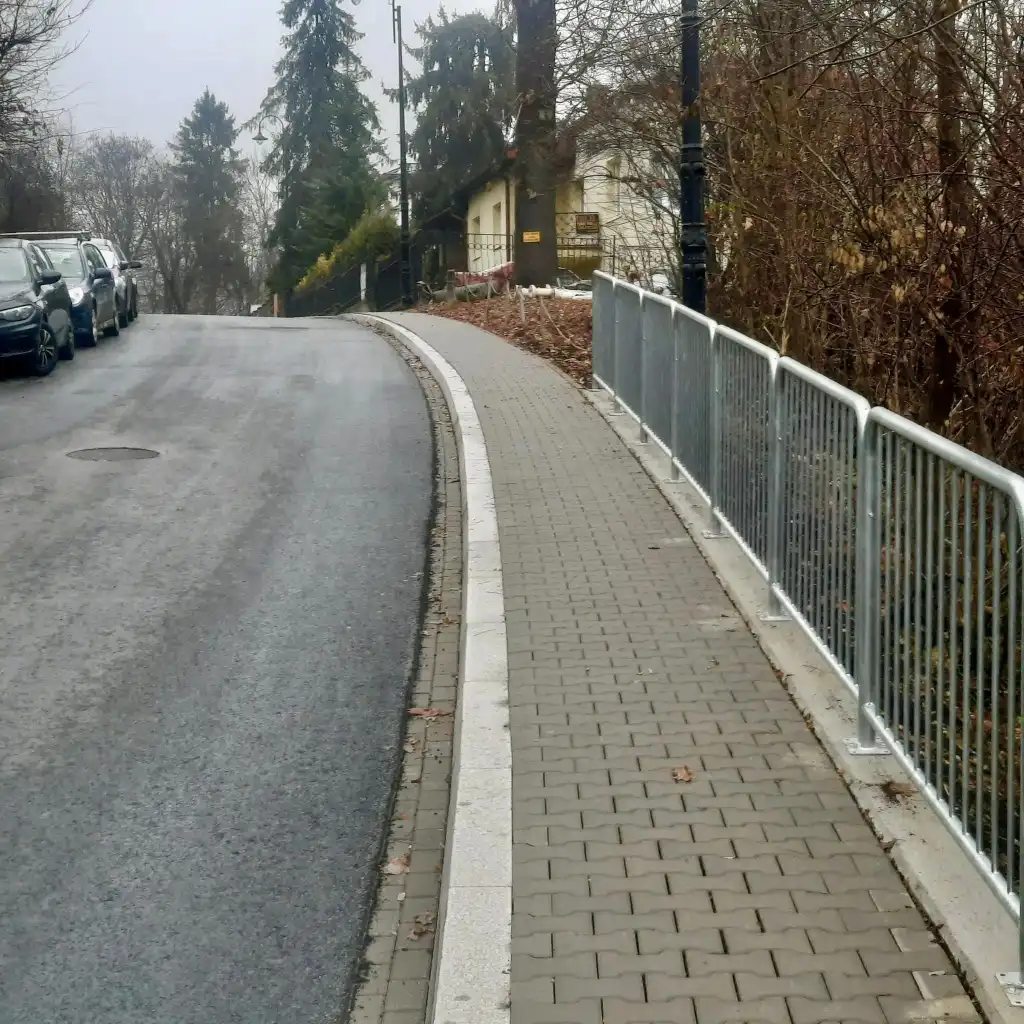 Krynica Zdrój. Ulica Piękna po remoncie. Nowa nawierzchnia i oświetlenie