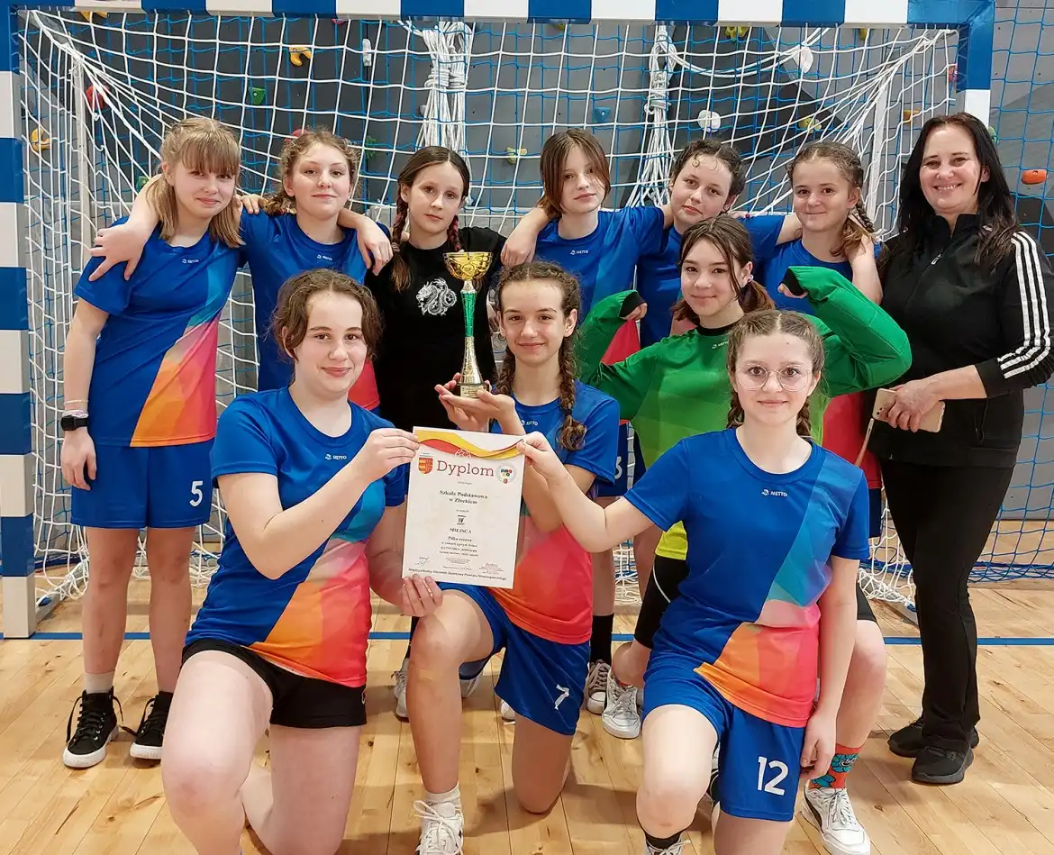 Uczennice ze Szkoły Podstawowej w Trzetrzewinie najlepsze w szczypiorniaka