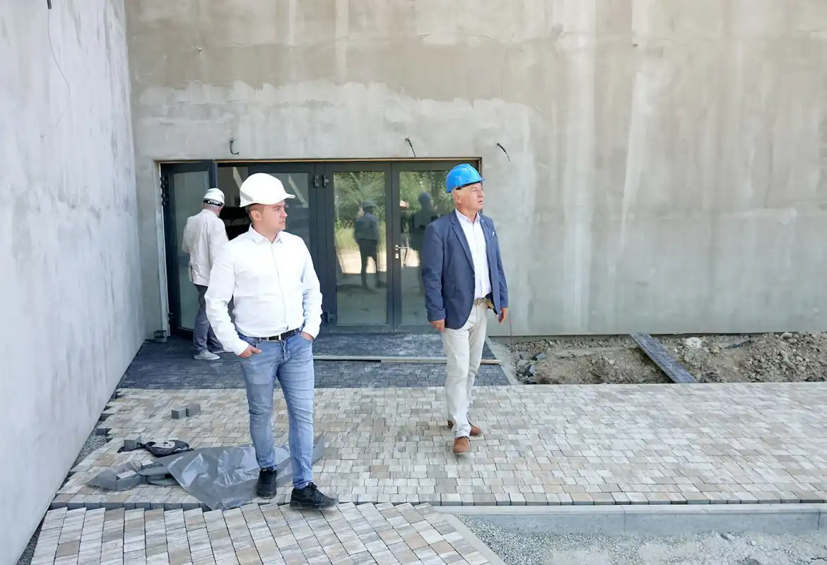 Postępują prace przy budowie hali sportowej ze strzelnicą przy Zespole Szkół w Marcinkowicach