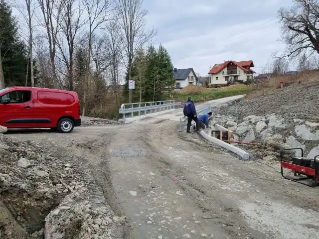 Obudowa mostu w Koniuszowej dobiega końca