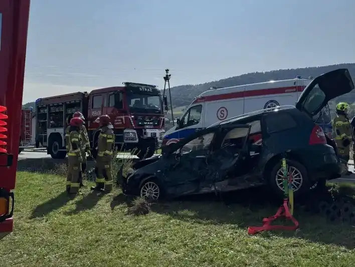 Wypadek w Ujanowicach. Dwie osoby w szpitalu