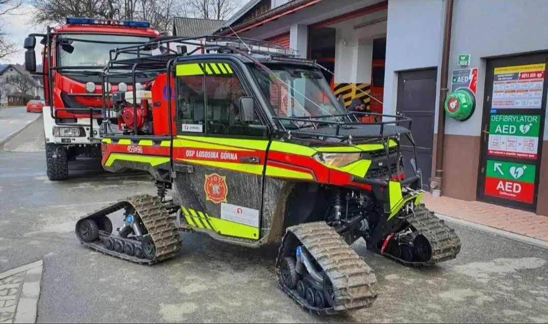 Trudny teren i płonący budynek. Polaris Ranger uratował sytuację