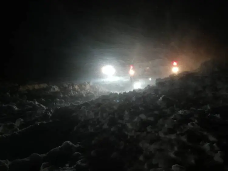 Zupełnie nie przygotowani do warunków zimowych wybrali się autem terenowym na „off-road”. Interweniowali GOPR-owcy
