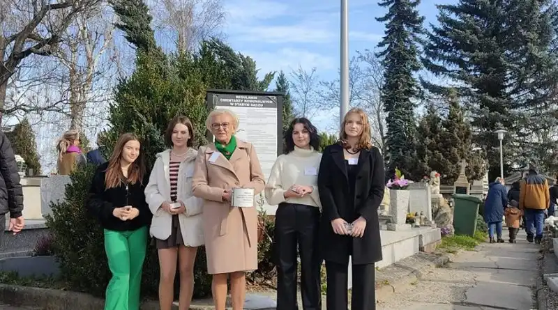 Na ratowanie zabytkowych nagrobków w Starym Sączu zebrano ponad 15 tysięcy złotych