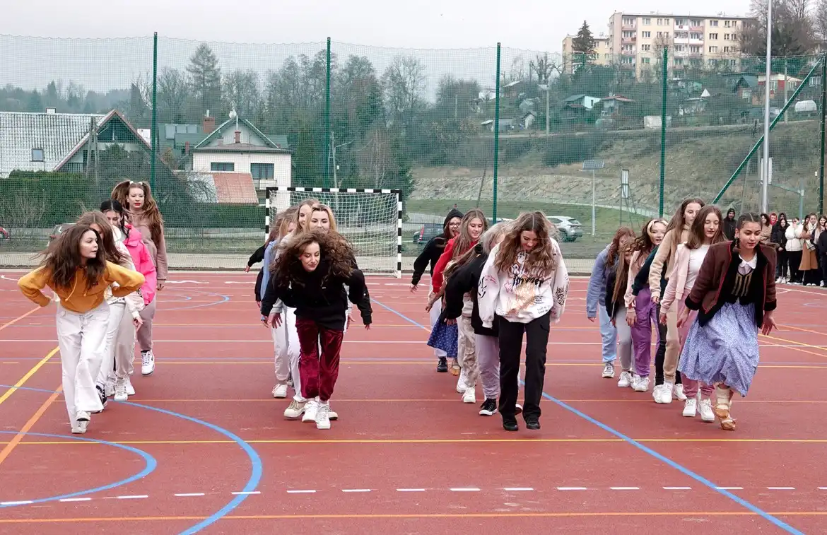 Przy ZSP w Krynicy-Zdroju powstał nowoczesny kompleks boisk i bieżni