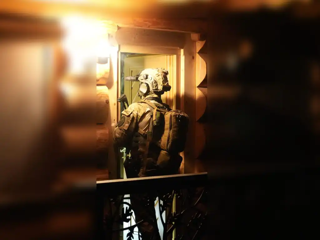 Zamknięte drogi, śmigłowce nad głowami. Trwa obława na sprawcę podwójnego morderstwa