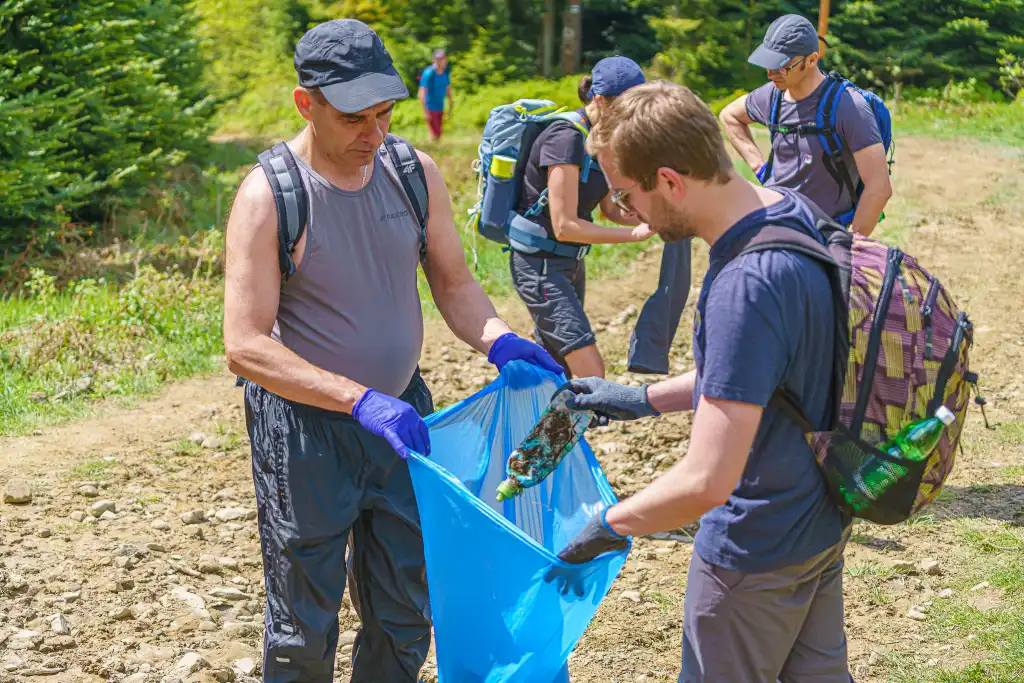 Wielki finał akcji "Dbam o sądeckie". Uczestnicy posprzątali szlak prowadzący z Obidzy na Radziejową