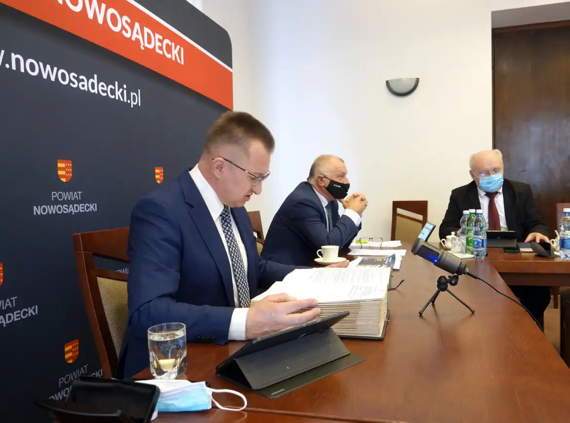 Sesja budżetowa Rady Powiatu Nowosądeckiego. Sporo pieniędzy na inwestycje