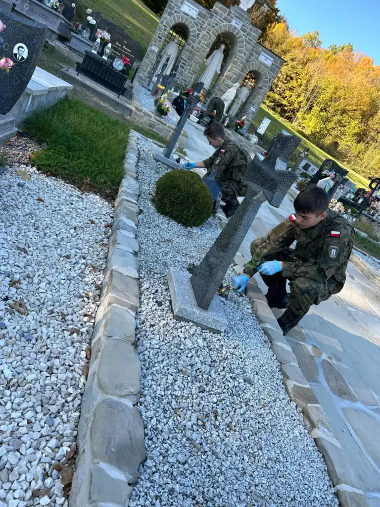 Tymbarscy Strzelcy upamiętniają poległych żołnierzy w ramach akcji „Mundurowa Pamięć”