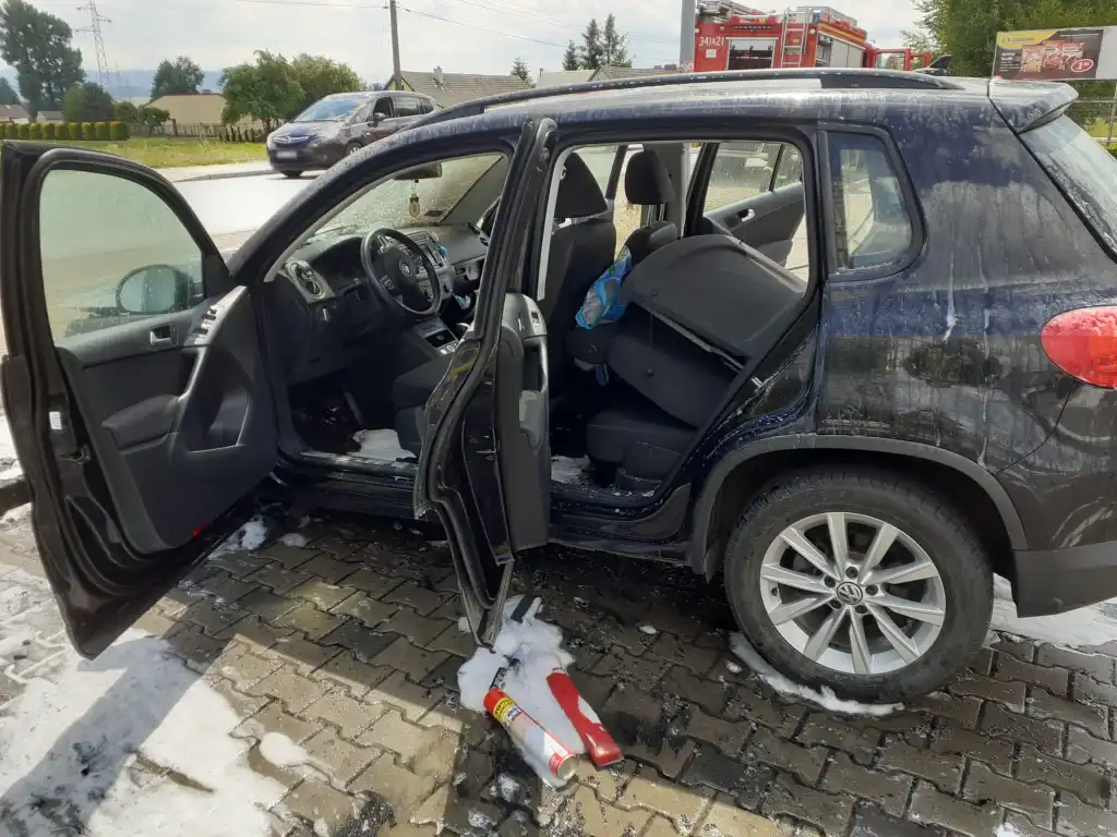 Świniarsko: Pożar osobówki na parkingu sklepu