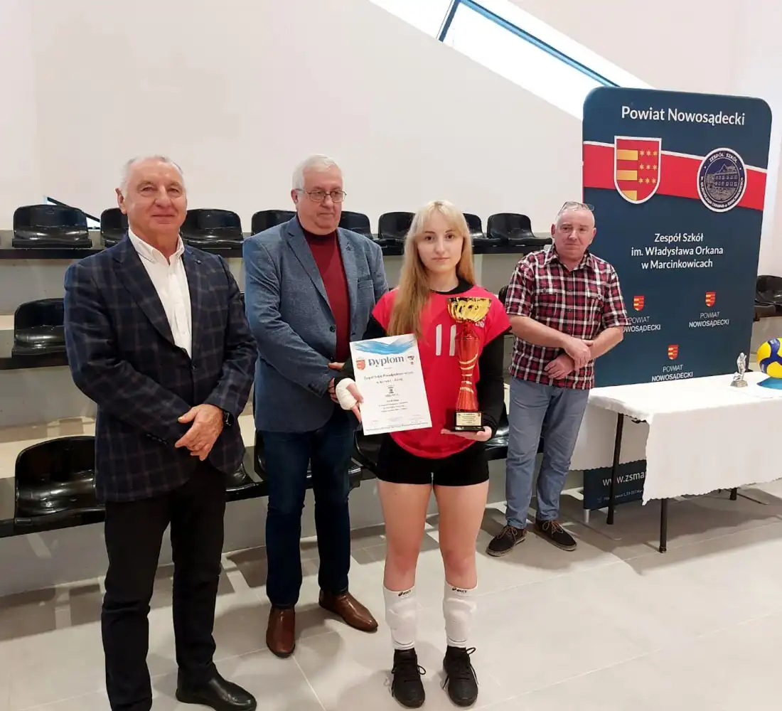 Licealistki ze Starego Sącza najlepsze w siatkówce