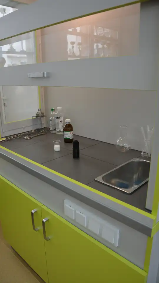 W Szkole Podstawowej w Wielogłowach jest nowa pracownia chemiczno-fizyczna