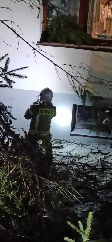 Poniedziałkowe załamanie pogody na Sądecczyźnie. Interweniowali strażacy