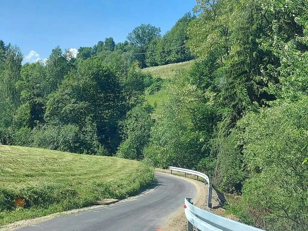 Łomnica Zdrój: zmodernizowano drogę w kierunku osiedla Jarzębaki