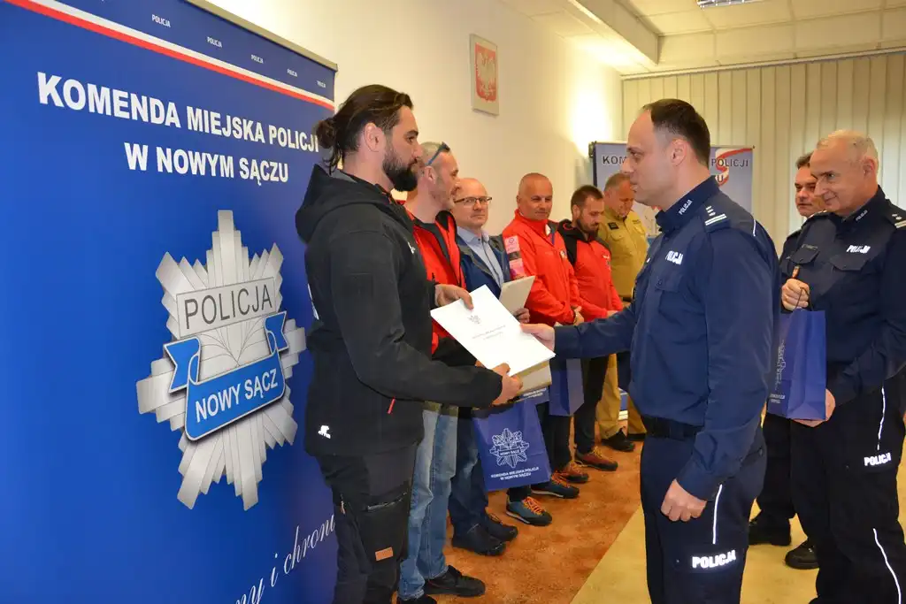 Sądecczyzna: Poszukiwali osób zaginionych. Za zaangażowanie podziękował im Komendant