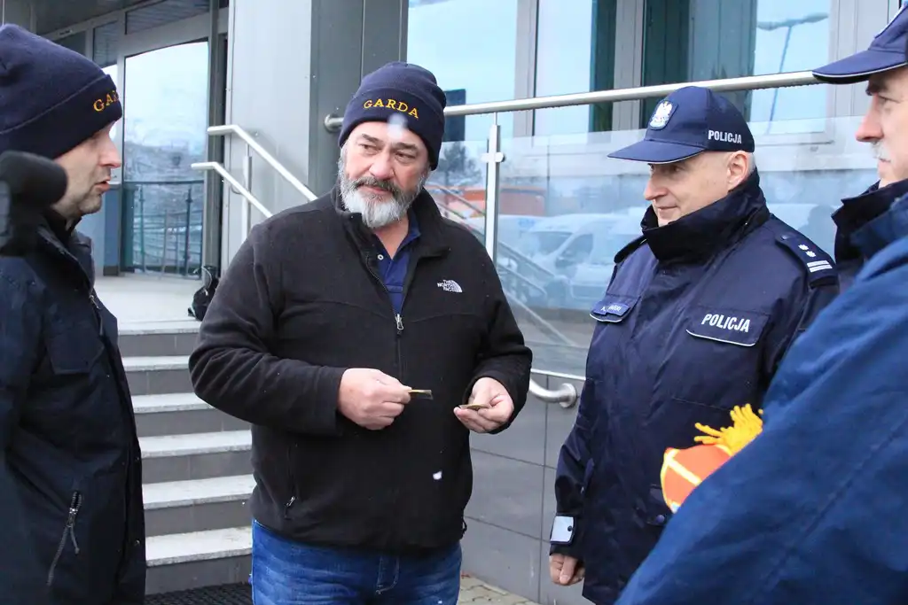 Sądeccy mundurowi pomogli w przejeździe konwoju irlandzkich policjantów z darami dla Ukraińców