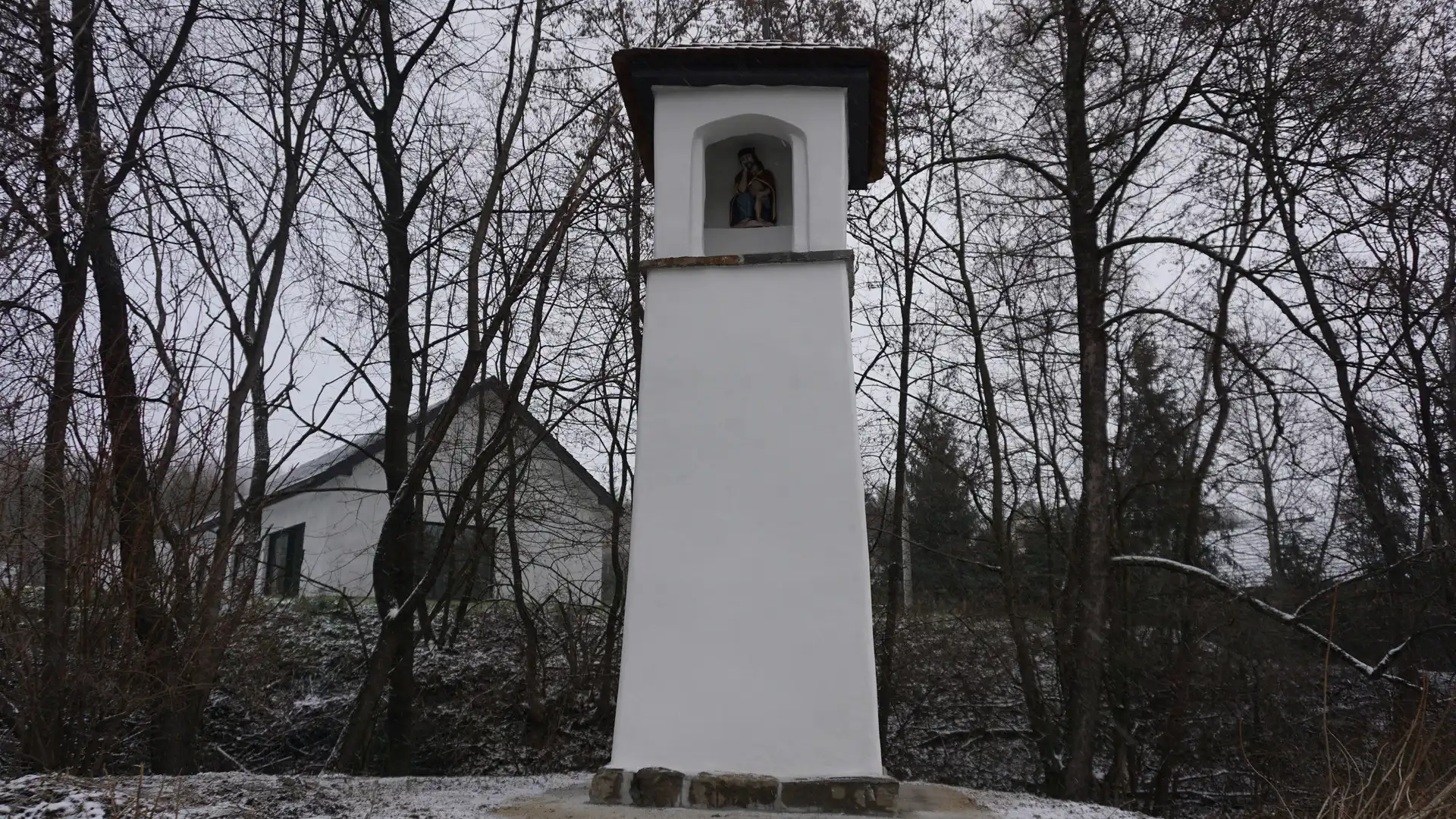 Kolejna kapliczka odnowiona