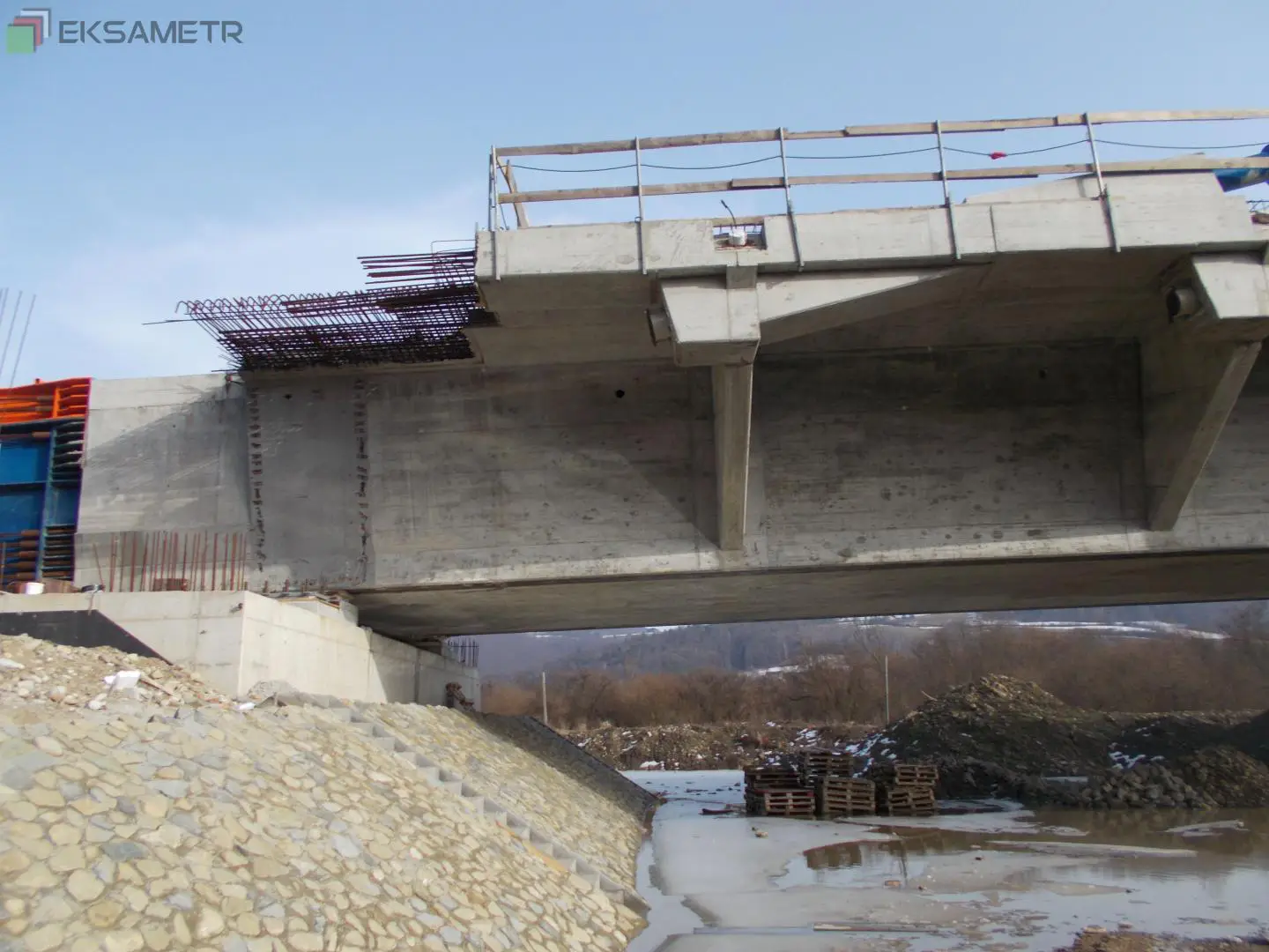 Kolejny ważny etap budowy mostu w Kurowie zakończony