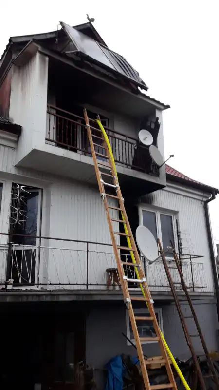 Pożar domu w Chomranicach. Paliło się na poddaszu i parterze